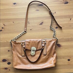 Michael Kors Tan Leather Shoulder Bag with Gold Accents USED